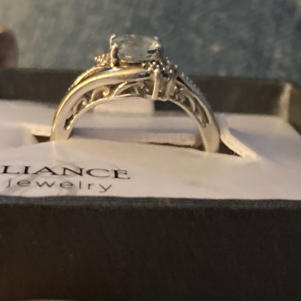 Size 7 10kt gold and sterling silver aquamarine ring